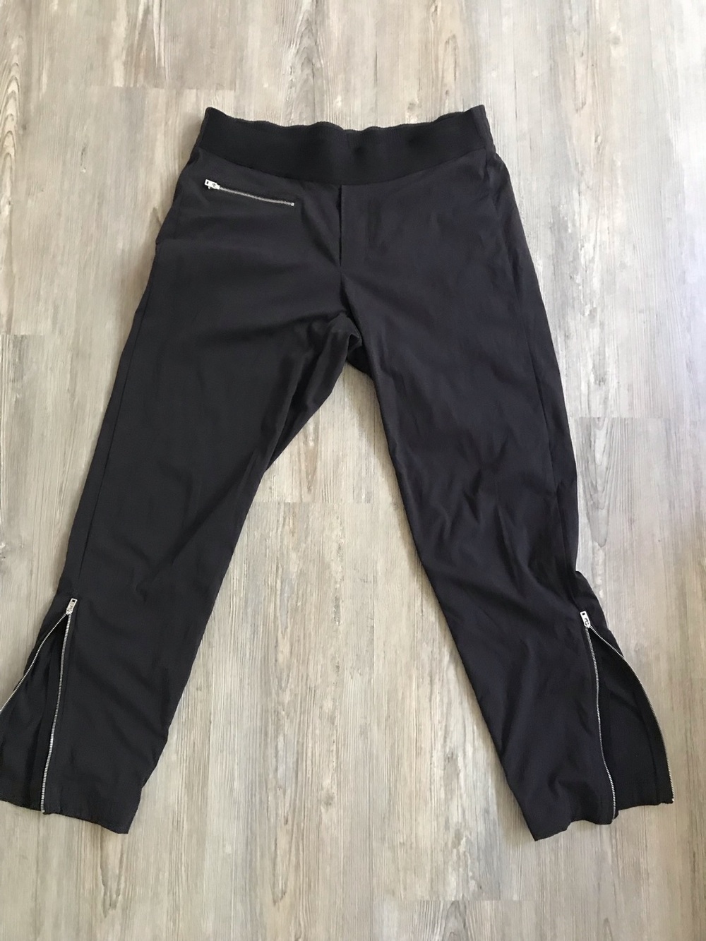 Athleta Black Ankle Zip cropped hiking pants